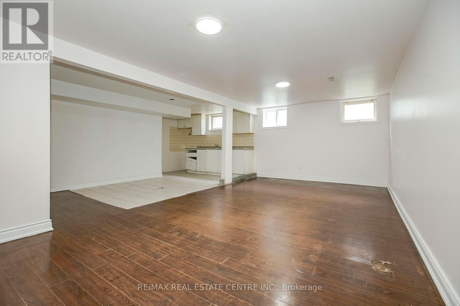 16 MCLAUGHLIN ROAD N - 37