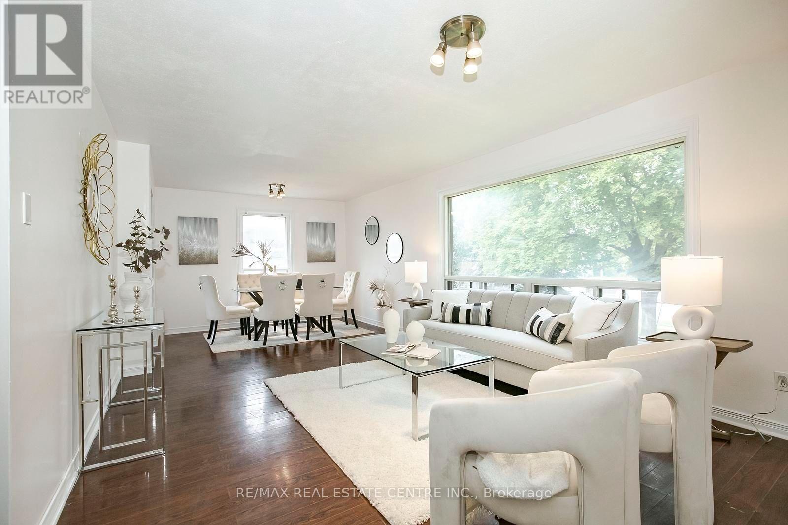 16 MCLAUGHLIN ROAD N - 8