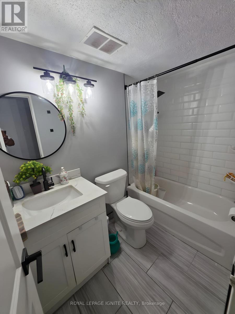 #415 5 MASSEY SQUARE - 19