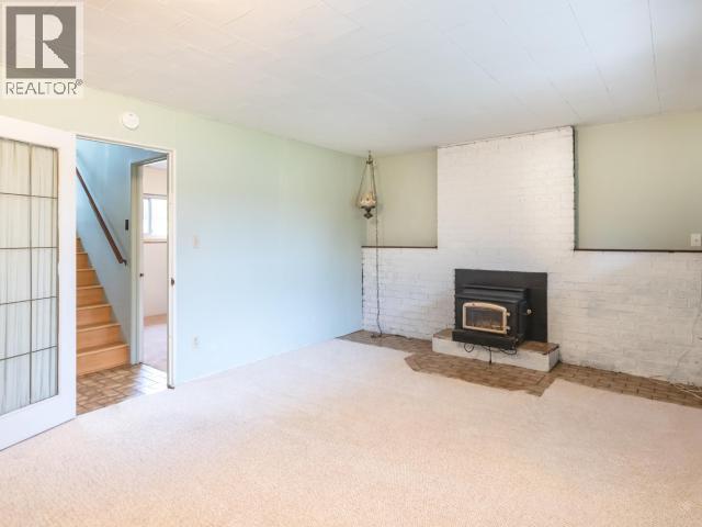 3571 MACKENZIE AVE - 35