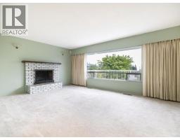 3571 Mackenzie Ave, Powell River, BC V8A3E7 Photo 18