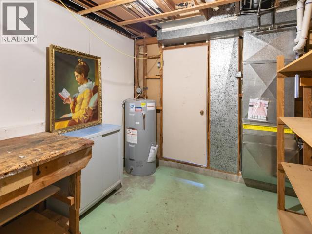 3571 MACKENZIE AVE - 41