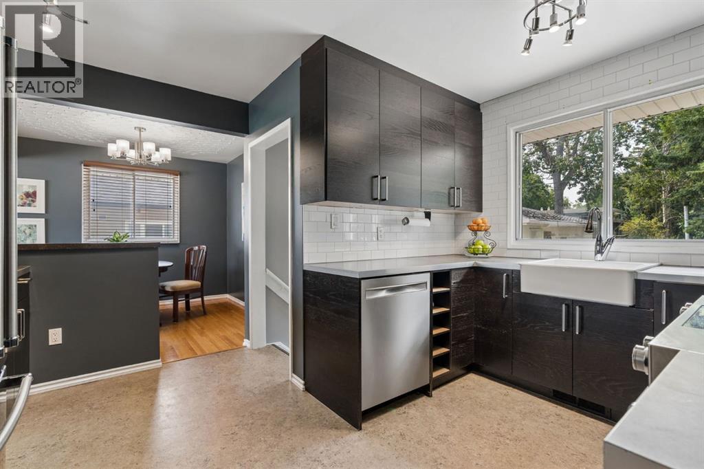 91 Winslow Crescent SW - 14