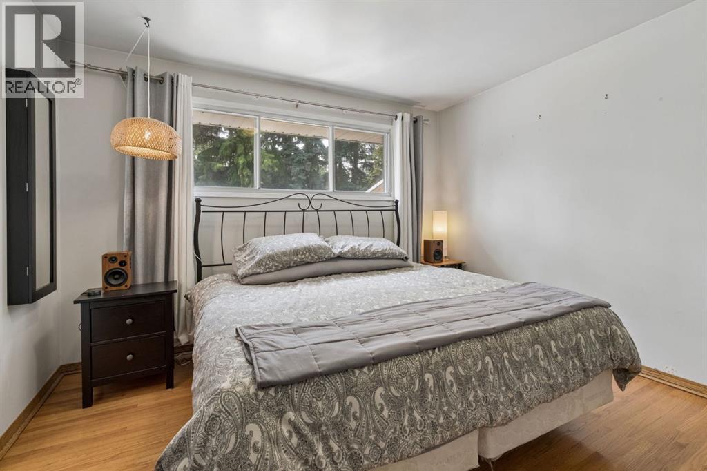 91 Winslow Crescent SW - 19