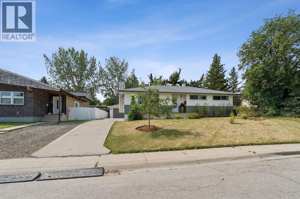 91 Winslow Crescent SW - 2