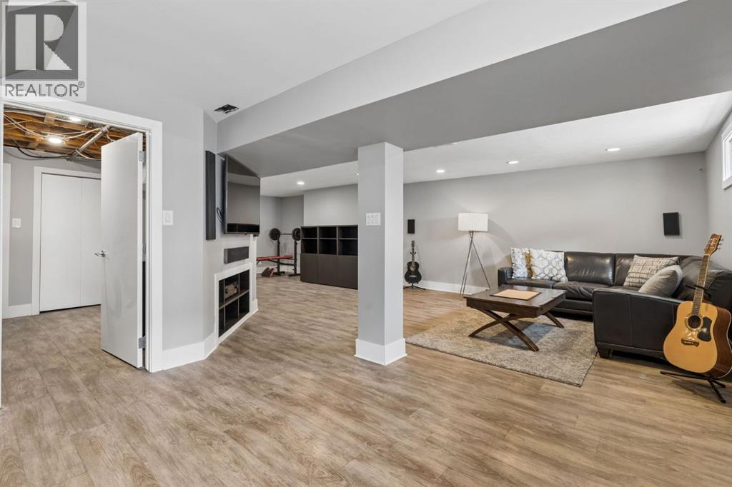 91 Winslow Crescent SW - 22