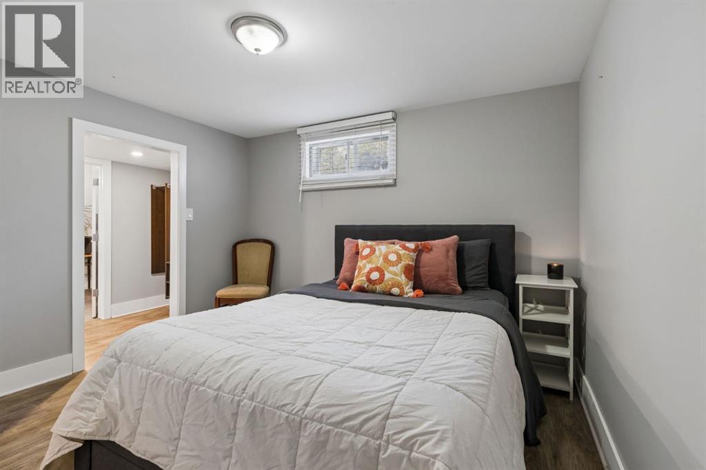 91 Winslow Crescent SW - 29