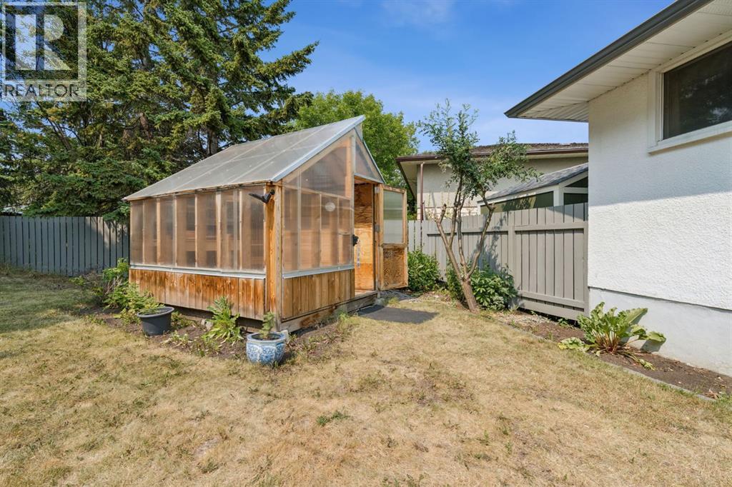 91 Winslow Crescent SW - 39