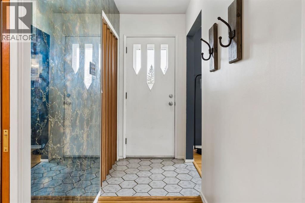 91 Winslow Crescent SW - 6