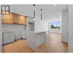 Bathroom - 201 - 3085 Riverside Drive, Ottawa, ON K1V9R2 Photo 6