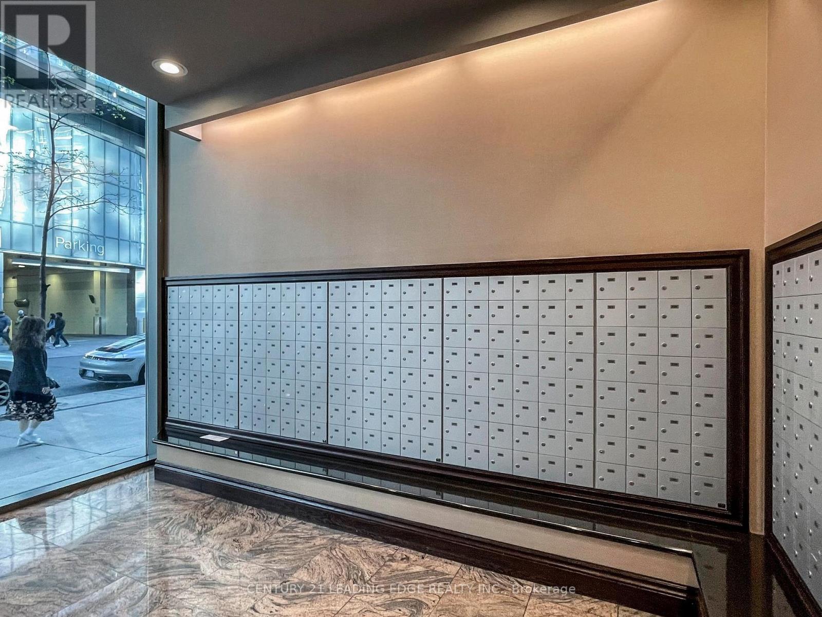 #3503 30 GRAND TRUNK CRESCENT - 37