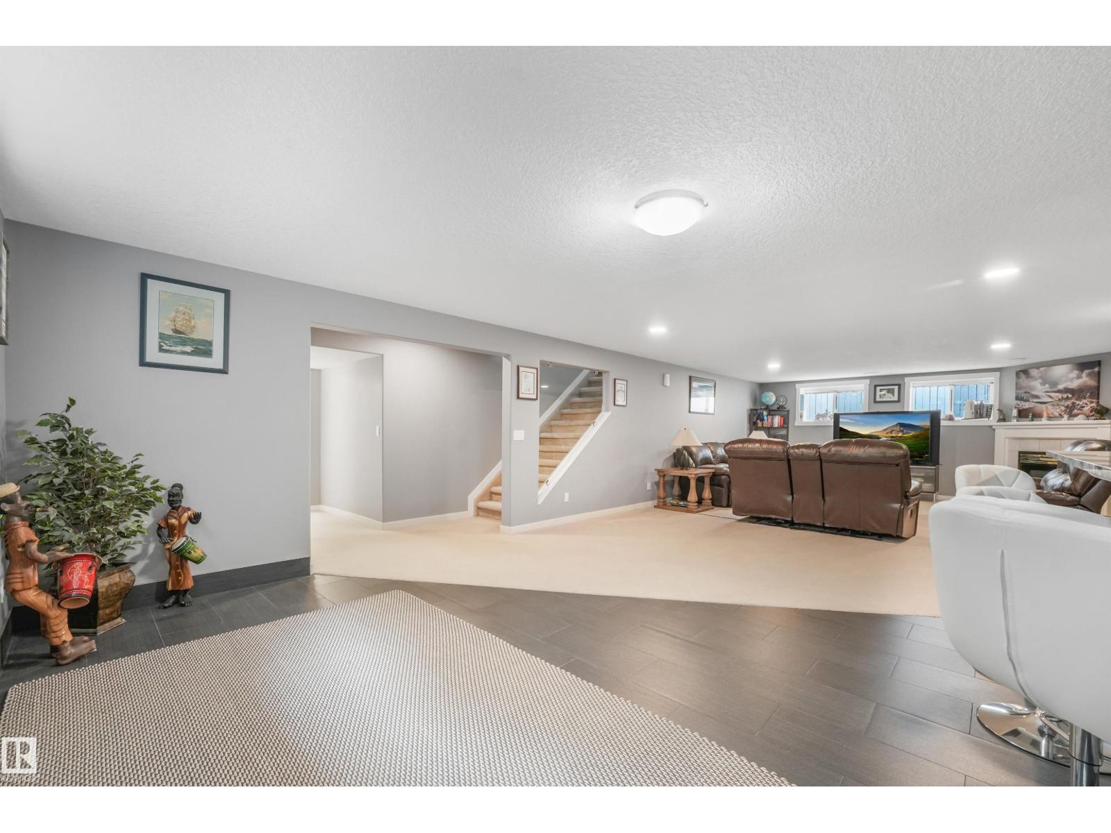 2 KIRKWOOD DR - 35