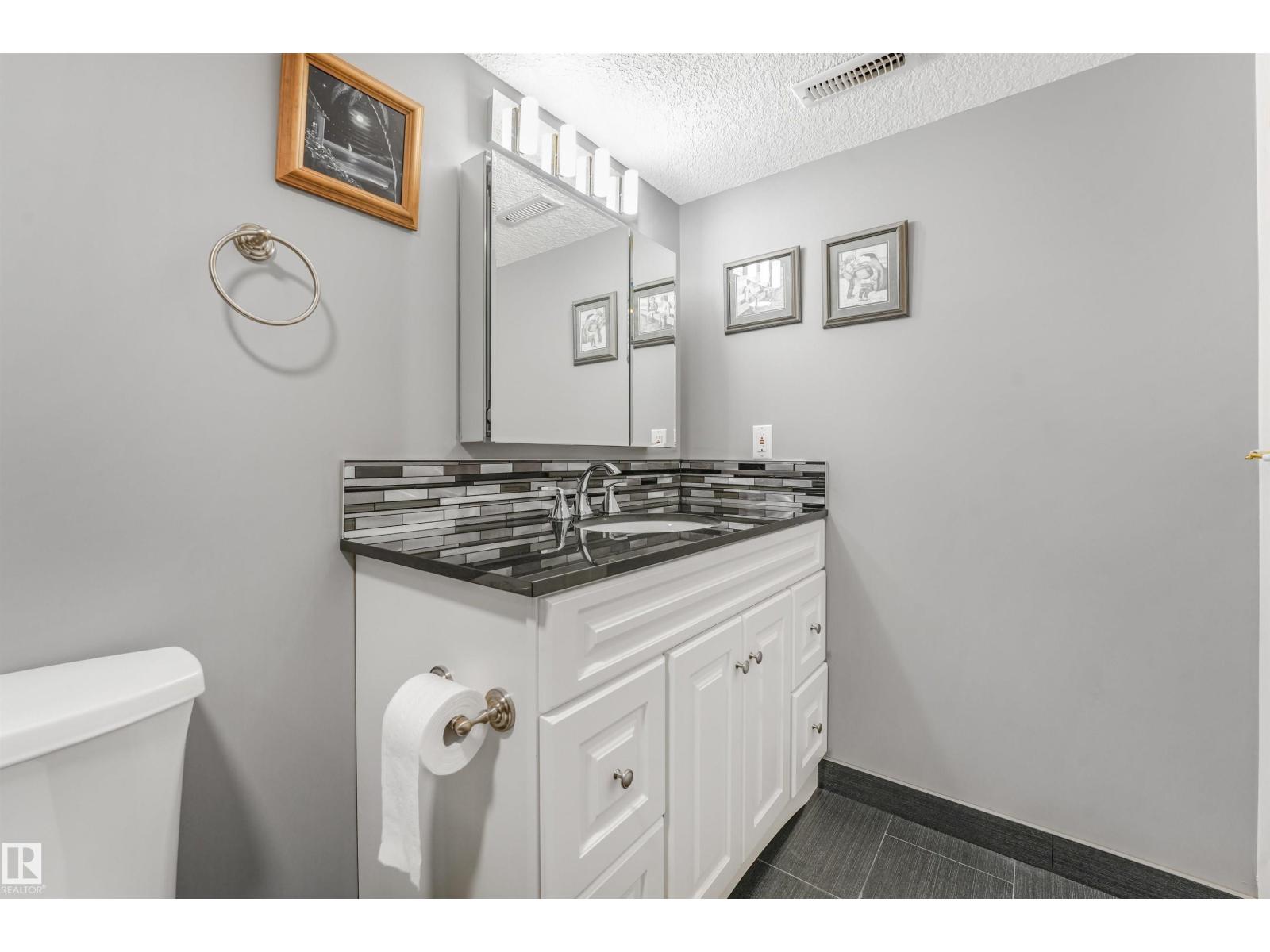 2 KIRKWOOD DR - 44