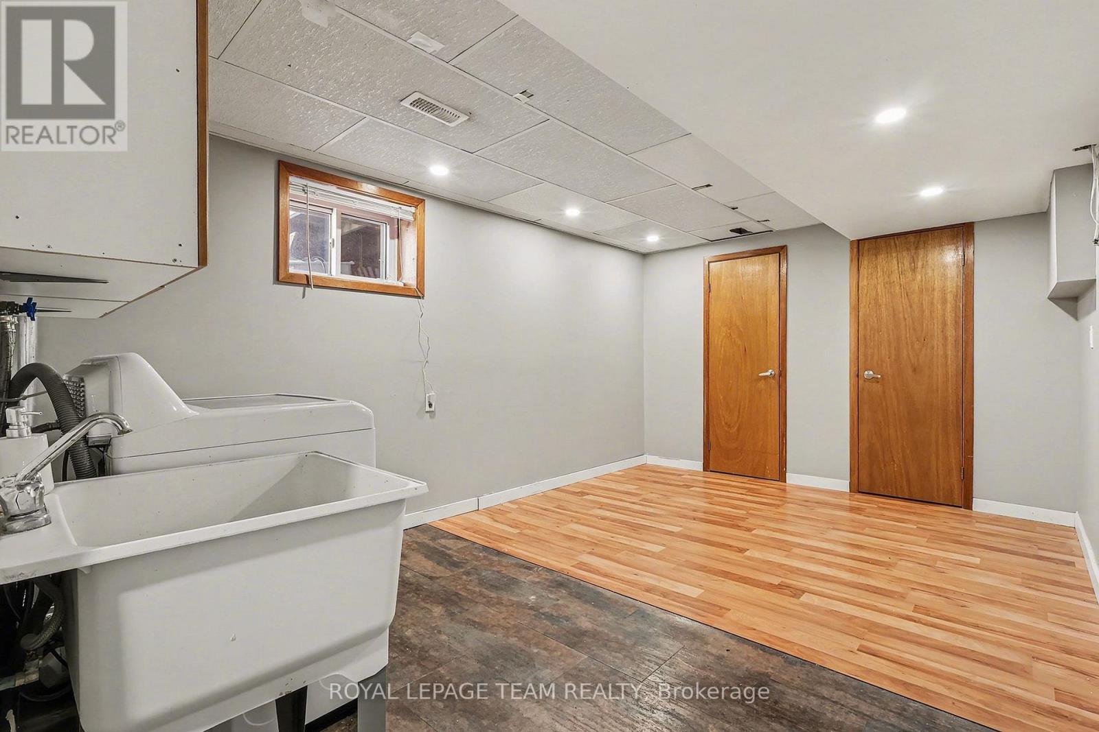 237 QUEEN WEST STREET - Image 25