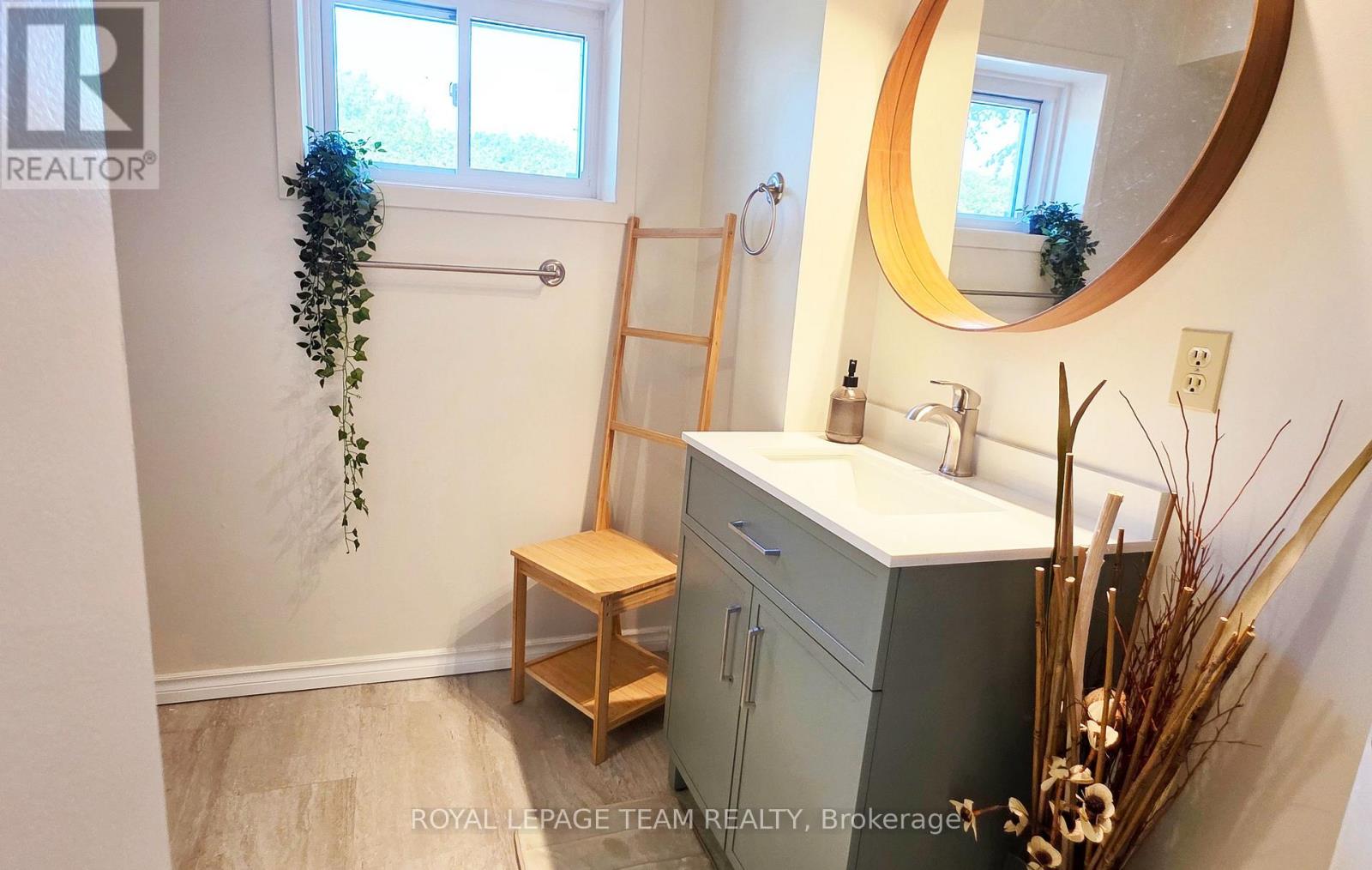 237 QUEEN WEST STREET - Image 23