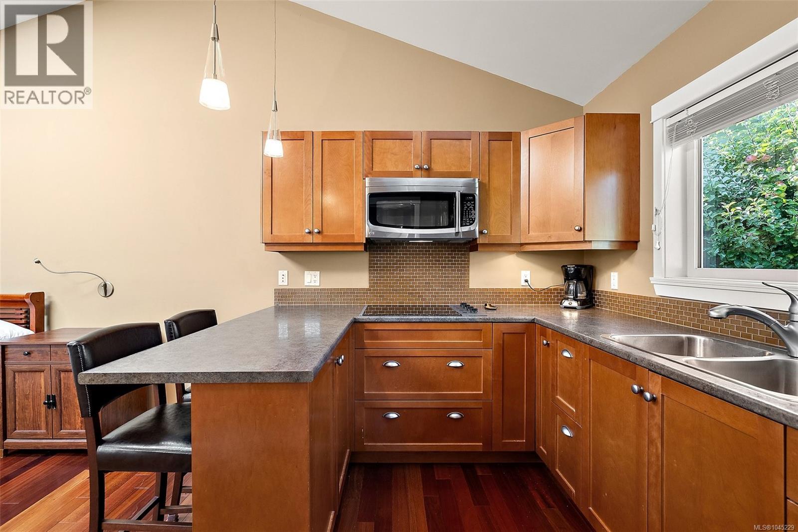 2445 Malaview Ave - Image 9