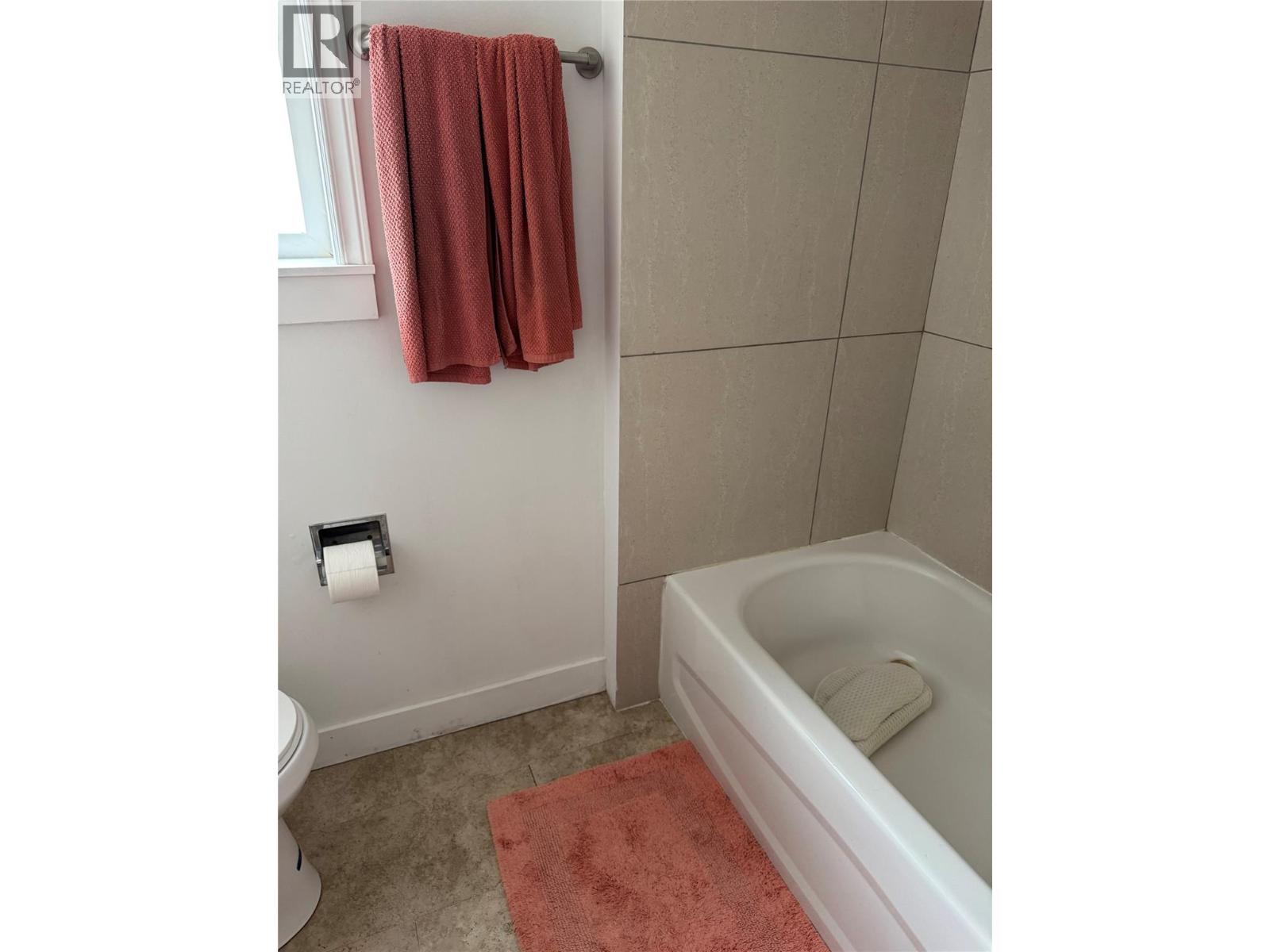 5556 Vernon/Kamloops Highway - 38