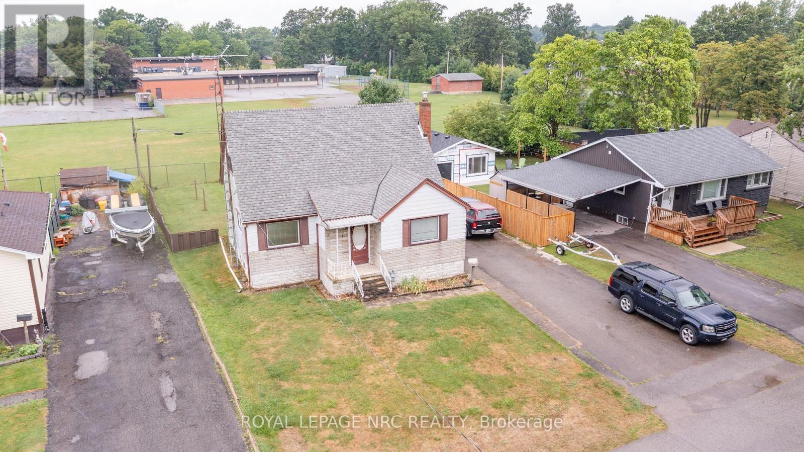 215 KNOLL STREET - 2