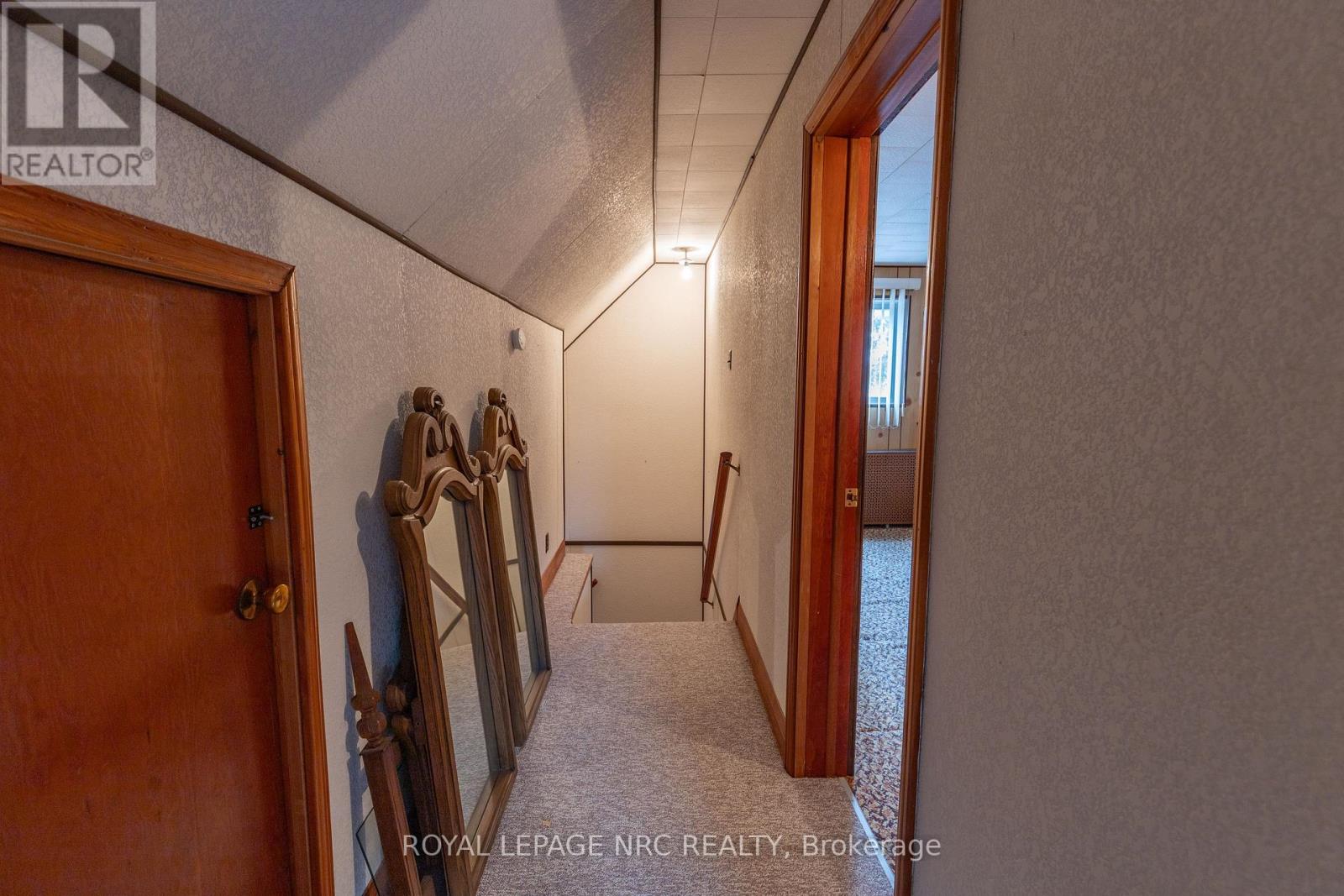 215 KNOLL STREET - 28