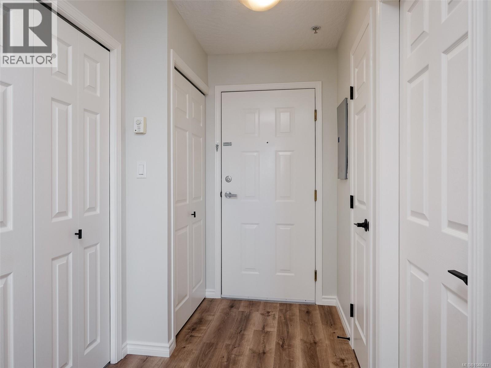 306 689 Bay Street, Victoria
