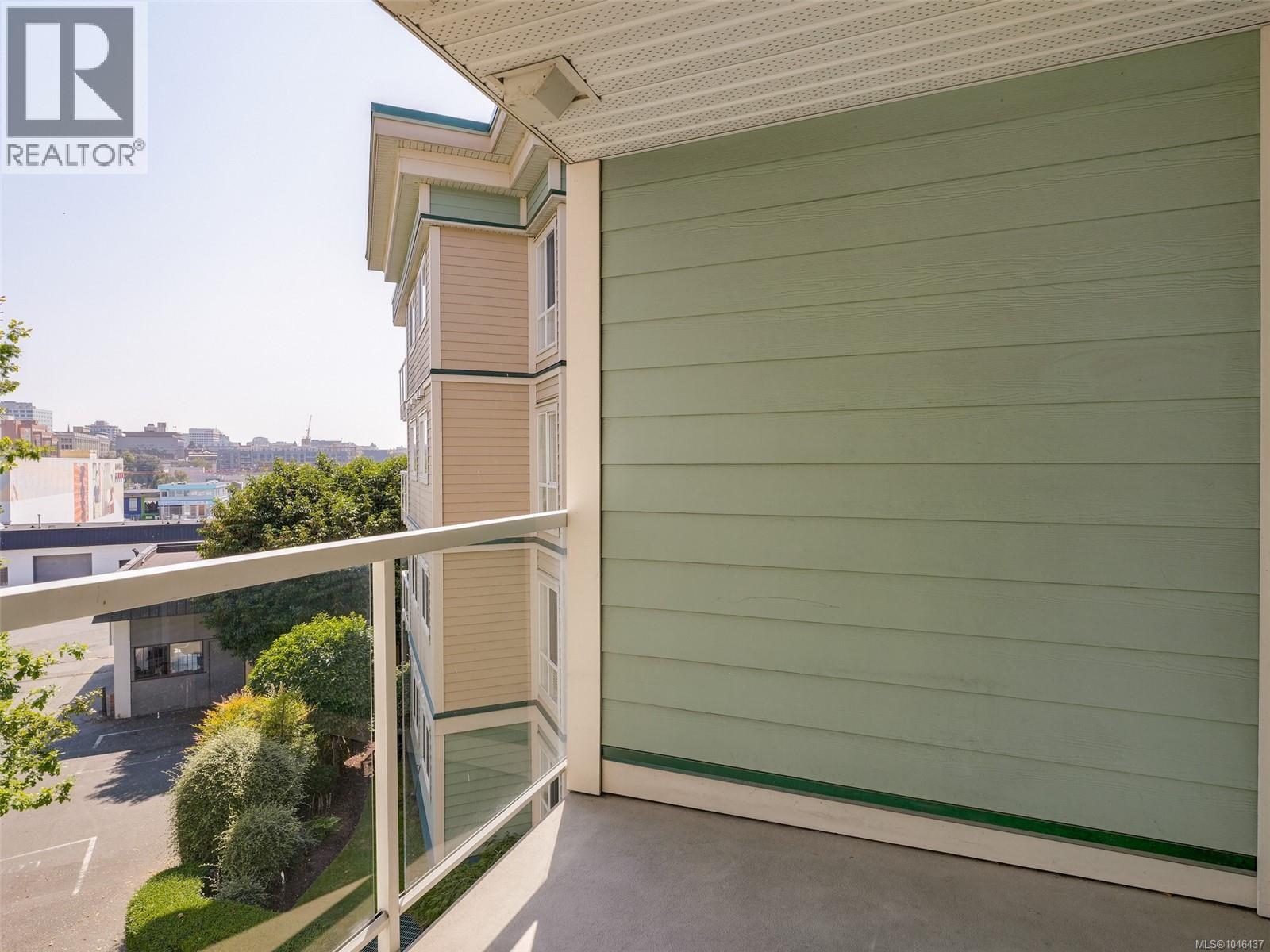 306 689 Bay Street, Victoria