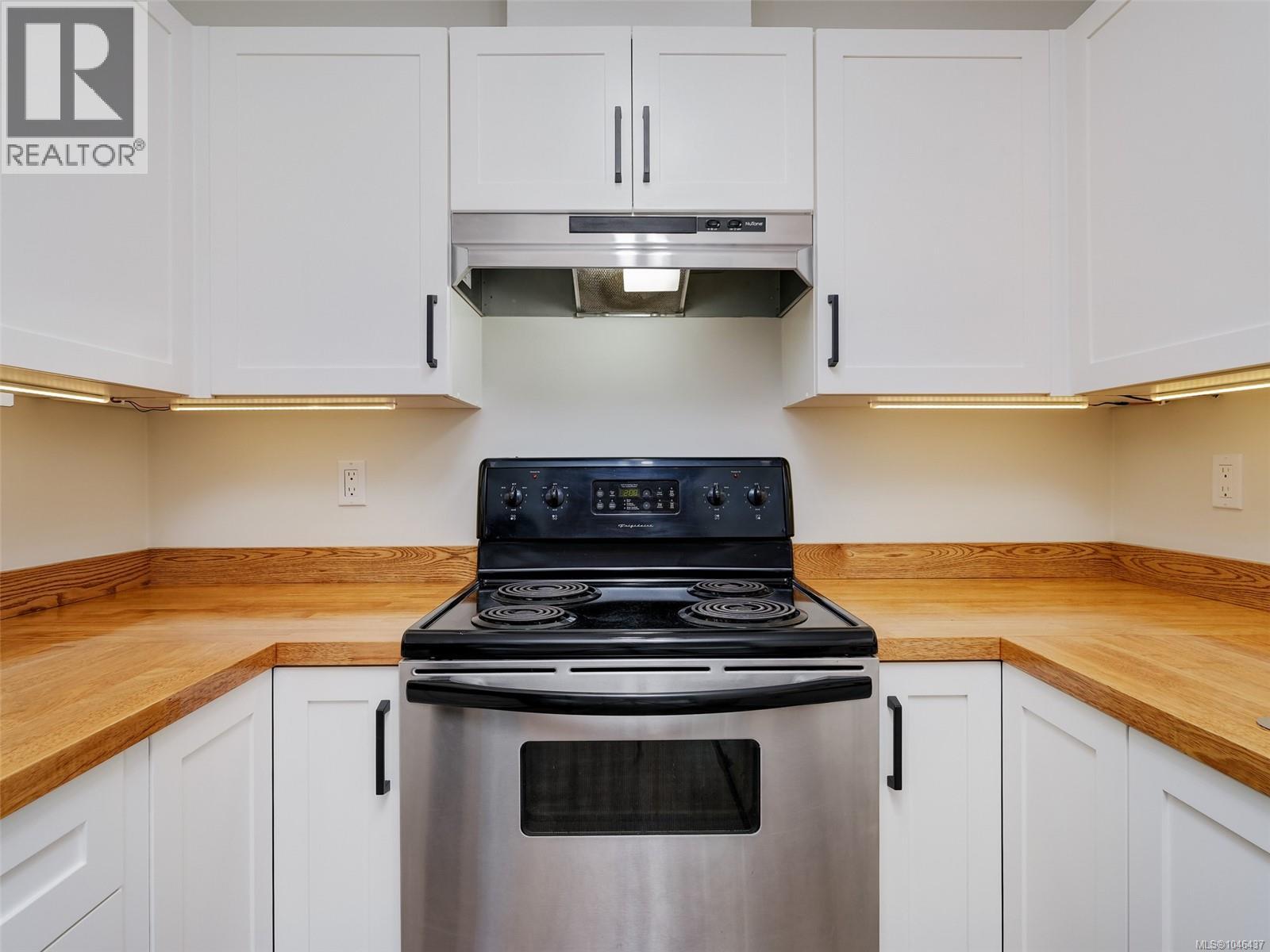 306 689 Bay Street, Victoria