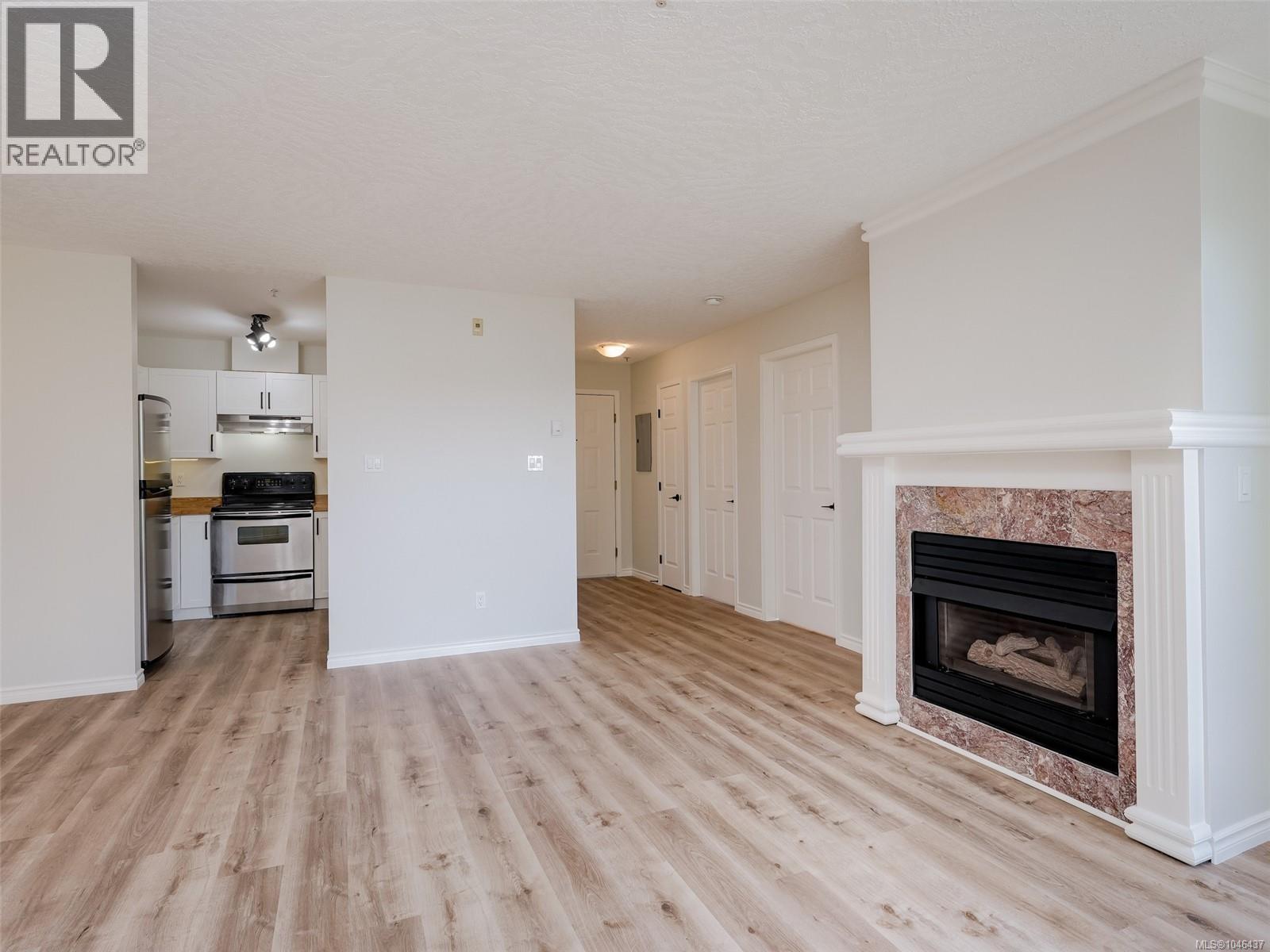 306 689 Bay Street, Victoria