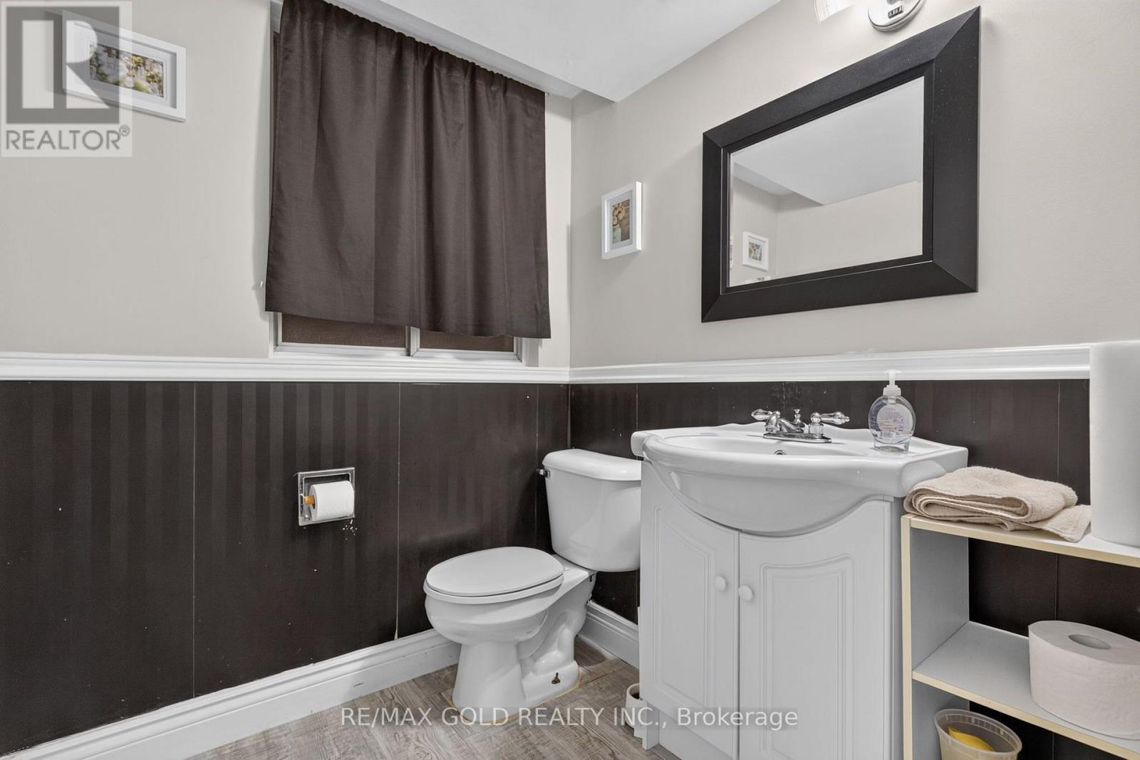 16 MONTEREY ROAD - Image 39