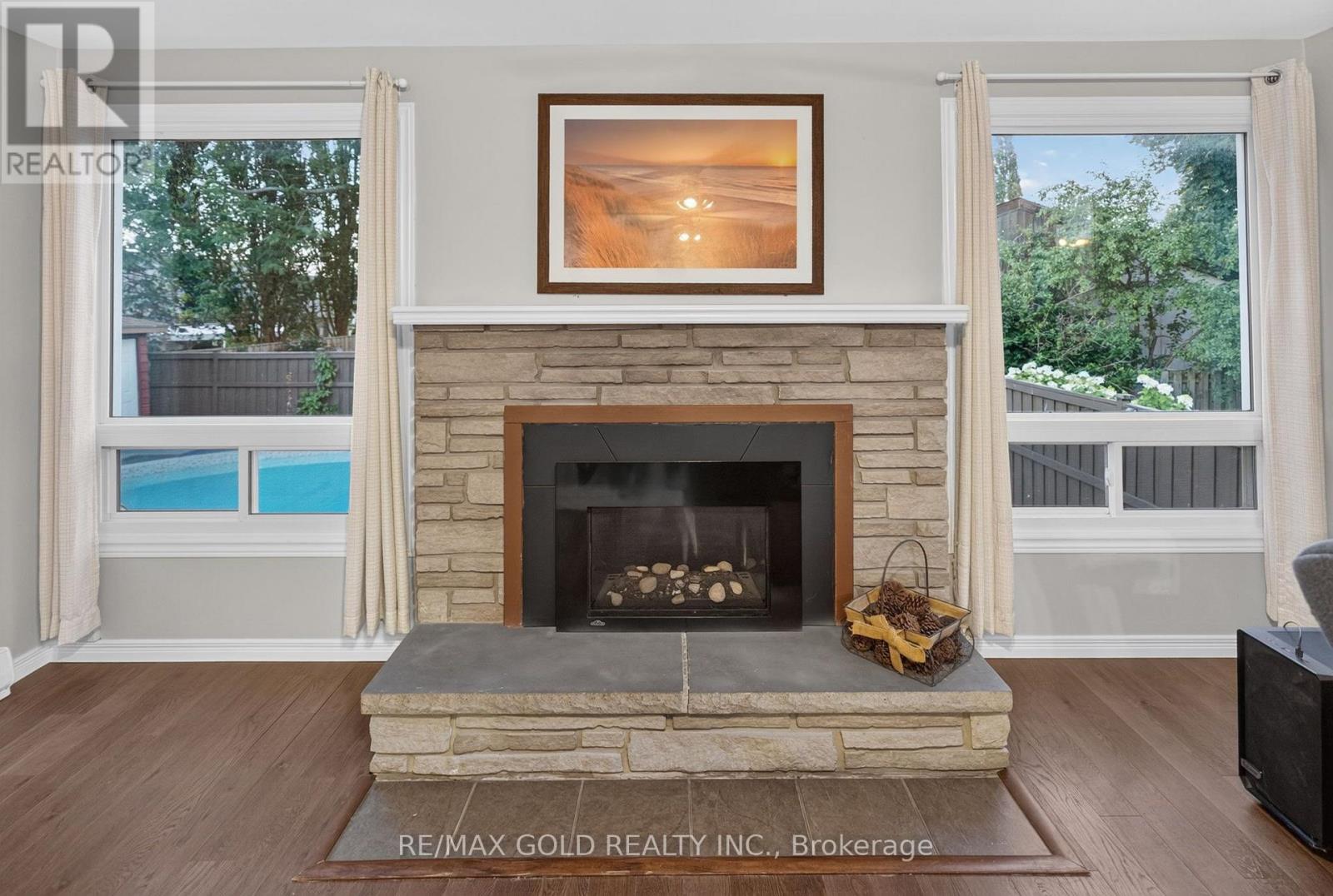 16 MONTEREY ROAD - 27