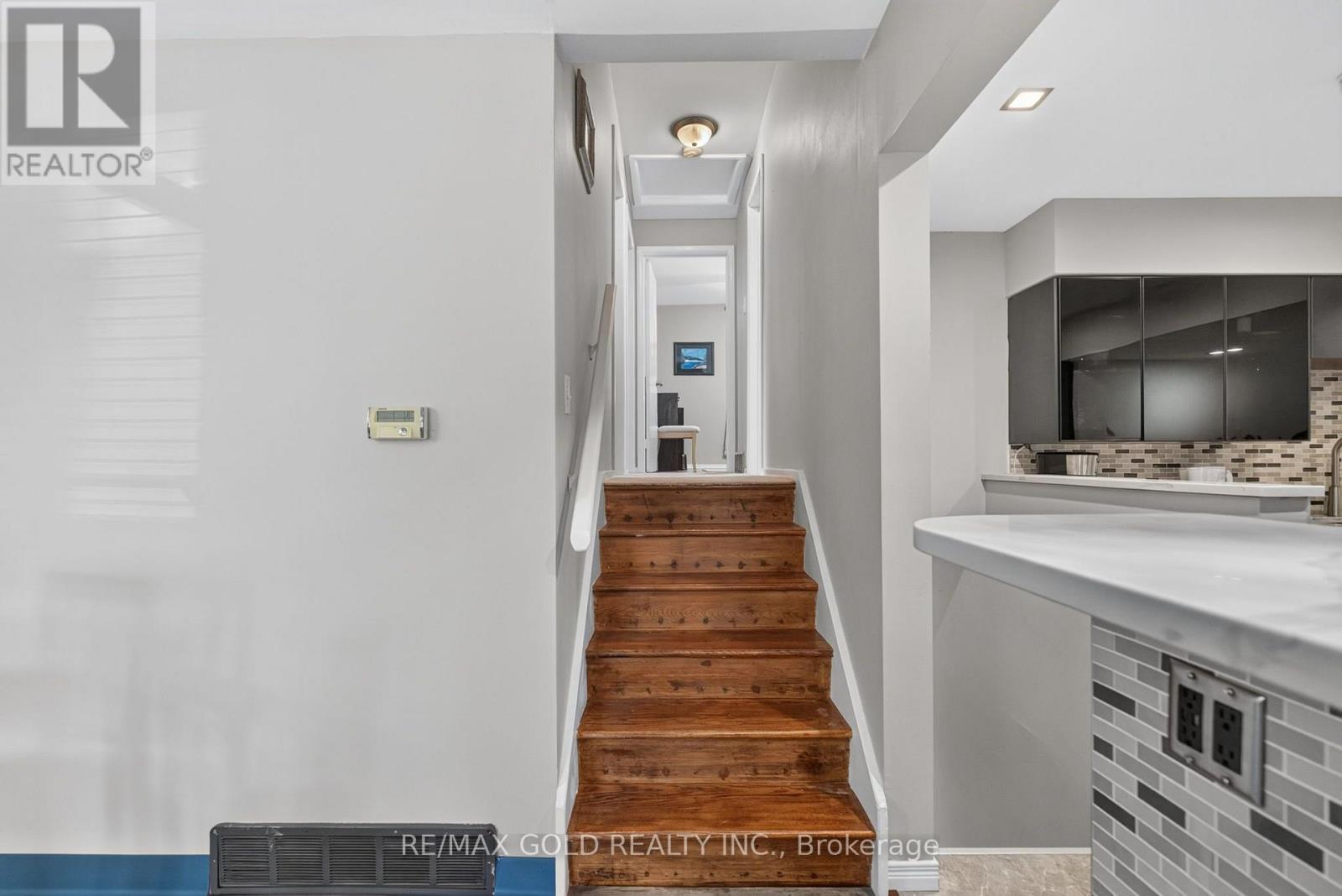 16 MONTEREY ROAD - 30