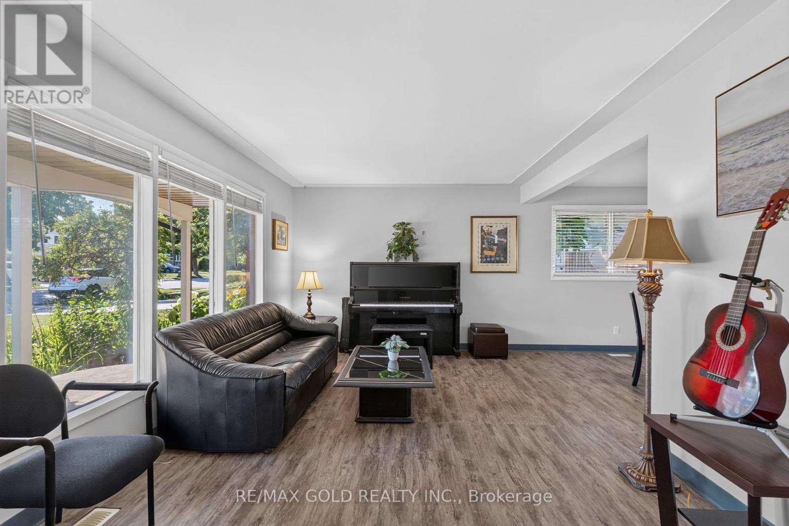 16 MONTEREY ROAD - Image 9