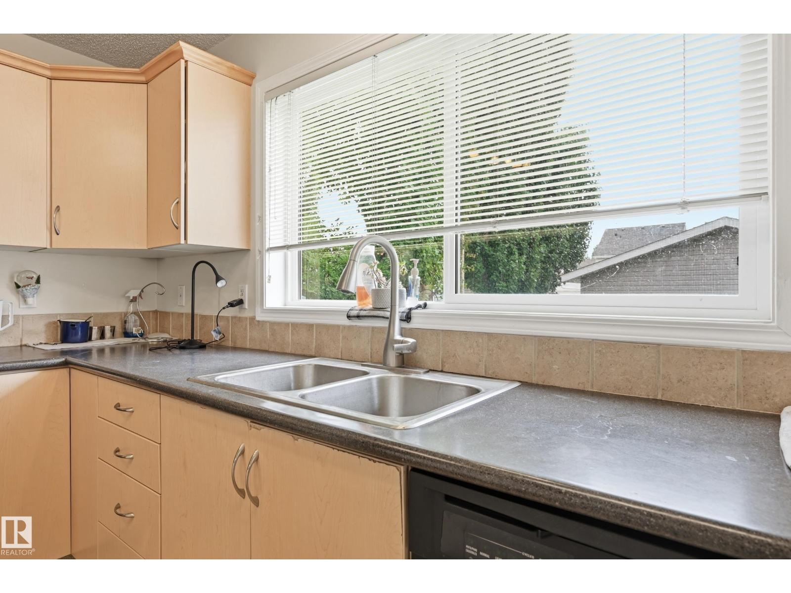 1516 76 ST SW - 8