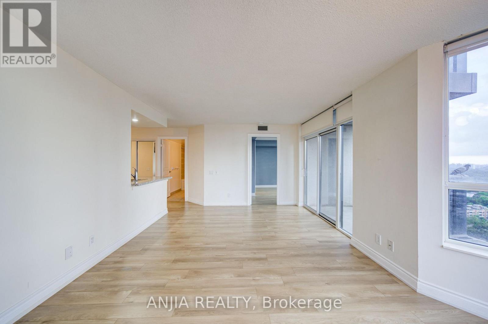 #1811 10 NORTHTOWN WAY - 13