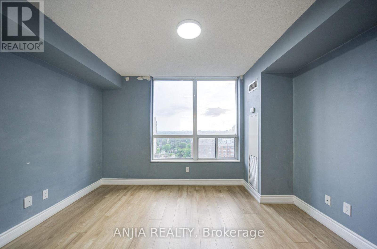 #1811 10 NORTHTOWN WAY - 19