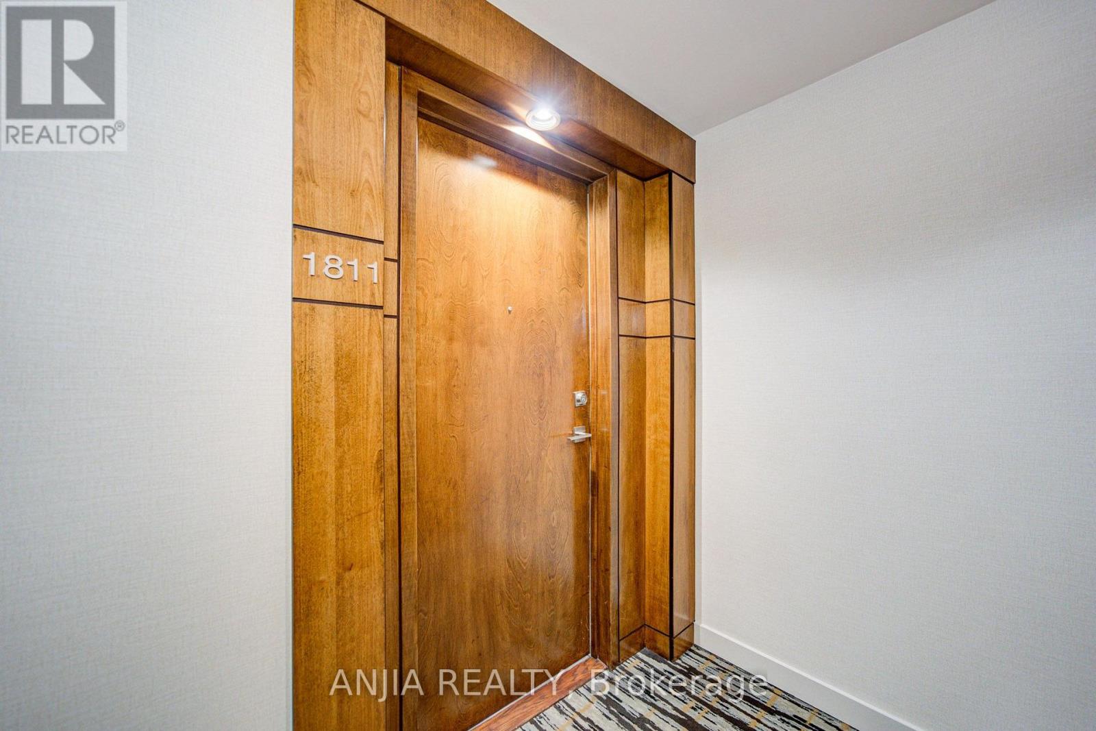 #1811 10 NORTHTOWN WAY - 2