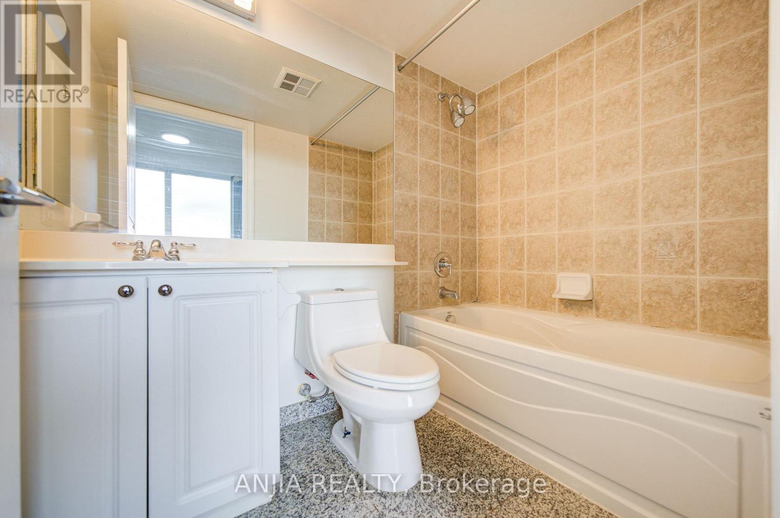 #1811 10 NORTHTOWN WAY - 21
