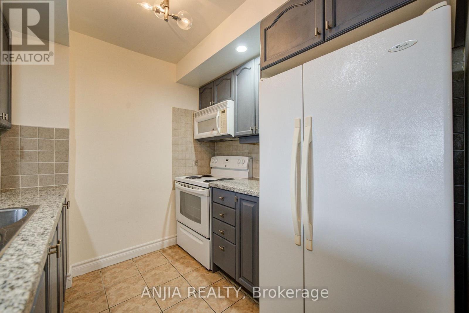 #1811 10 NORTHTOWN WAY - 5