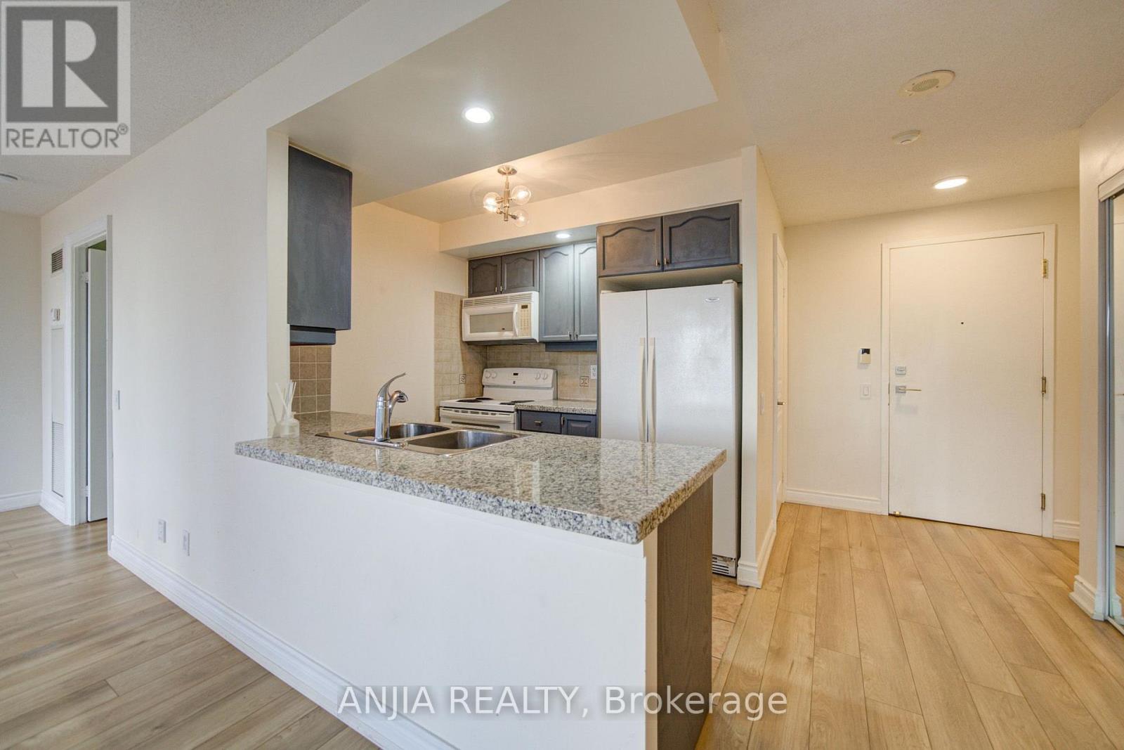 #1811 10 NORTHTOWN WAY - 8