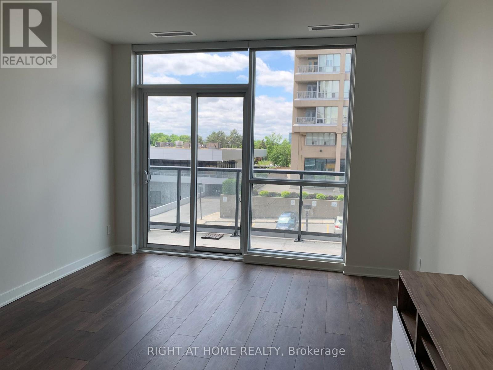 303 - 2 SONIC WAY, Toronto (Flemingdon Park) — photo 2