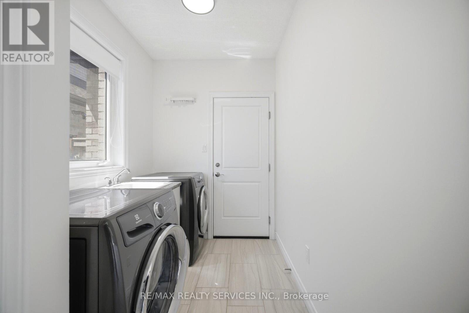 9 MONTY AVENUE - 25