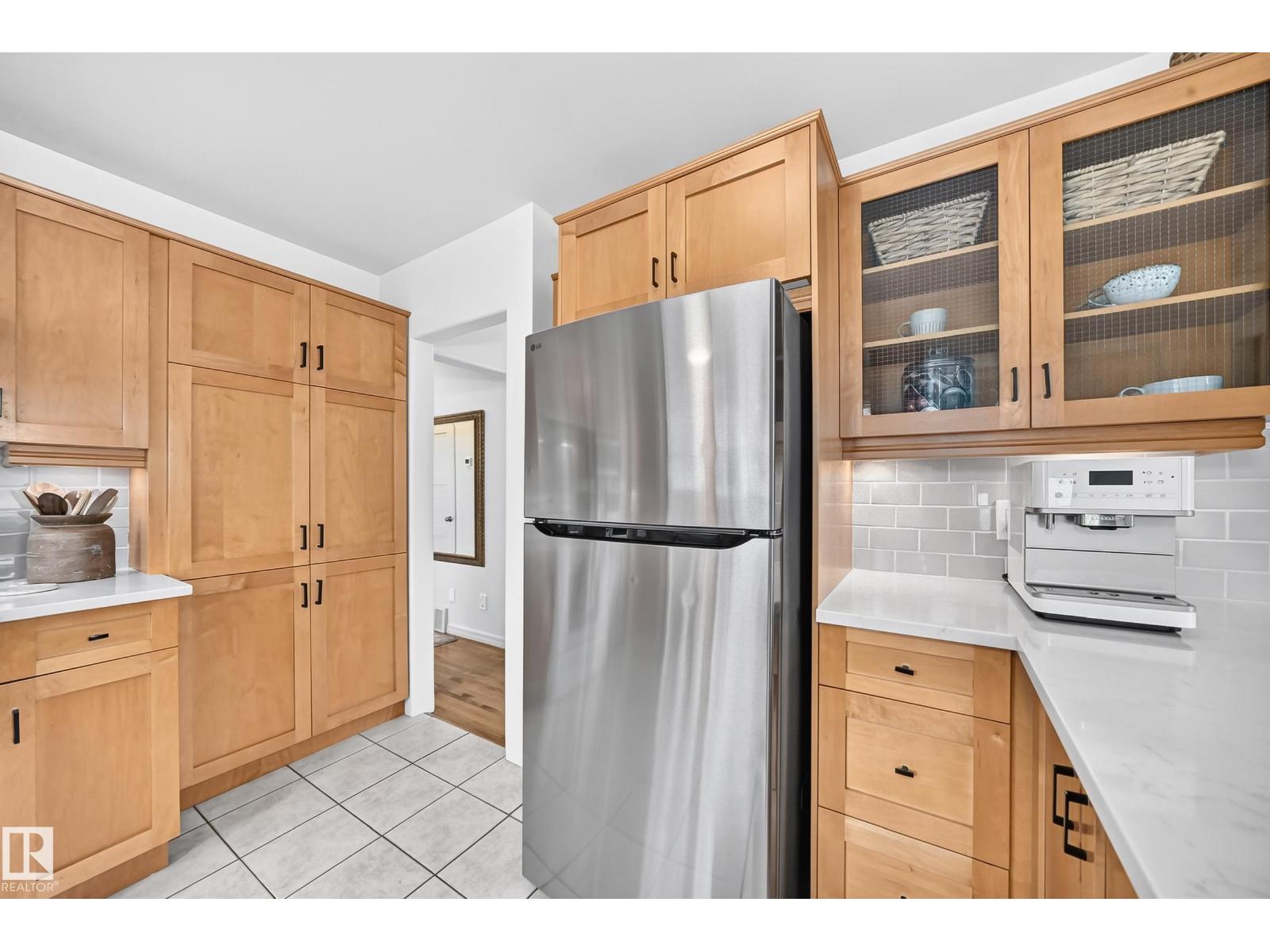 16406 87a AV NW - 12
