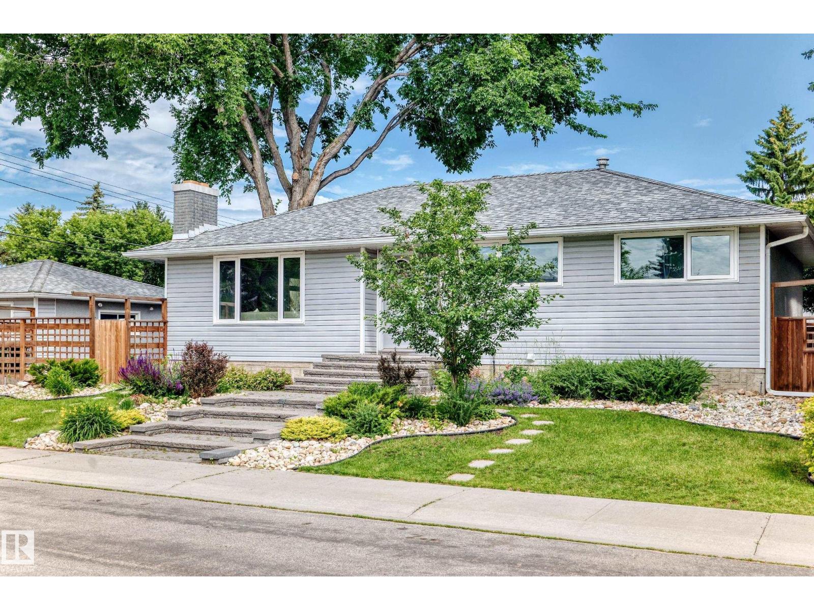 16406 87a AV NW - 2