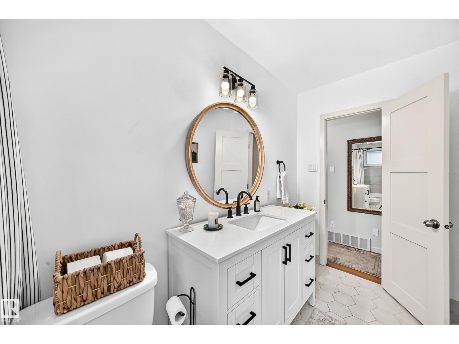 16406 87a AV NW - 32