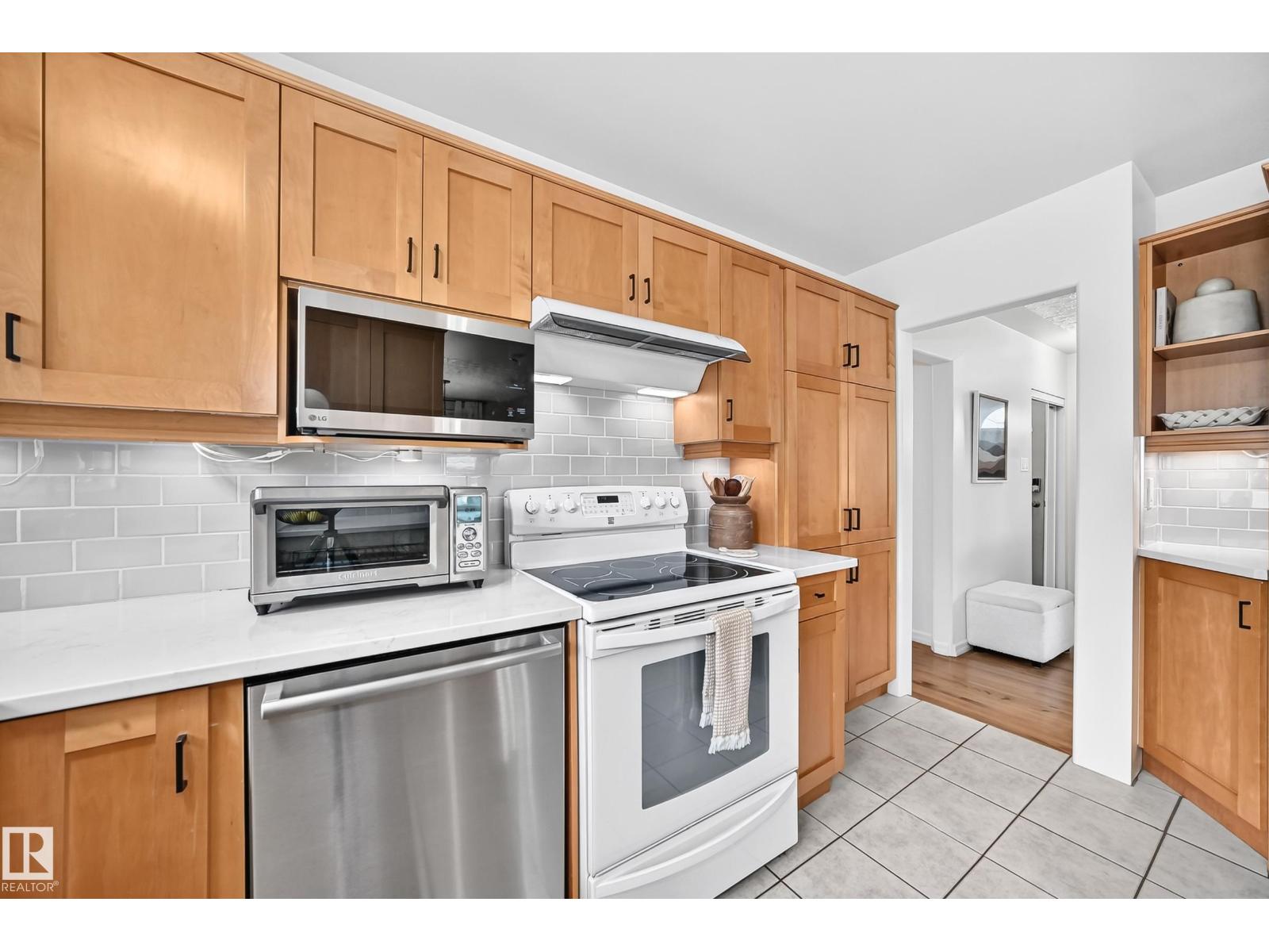 16406 87a AV NW - 8