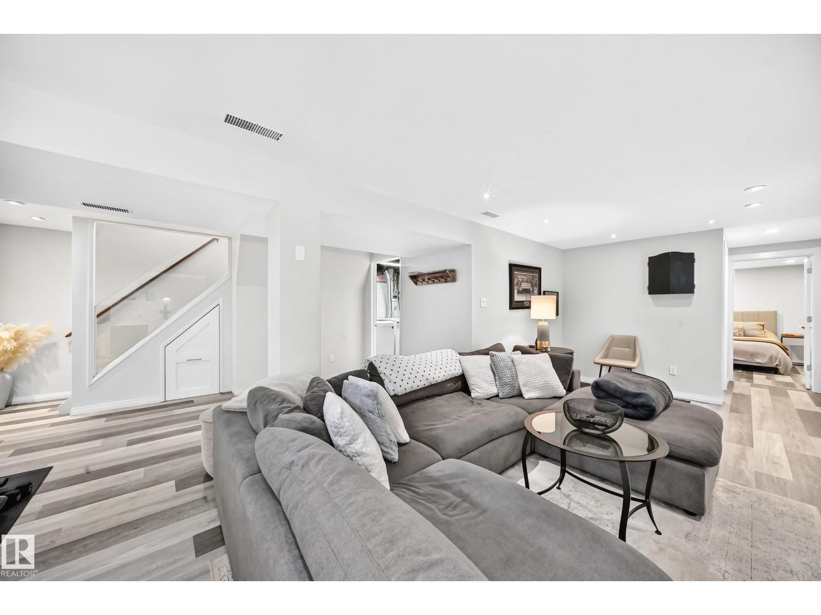 16406 87a AV NW - 38