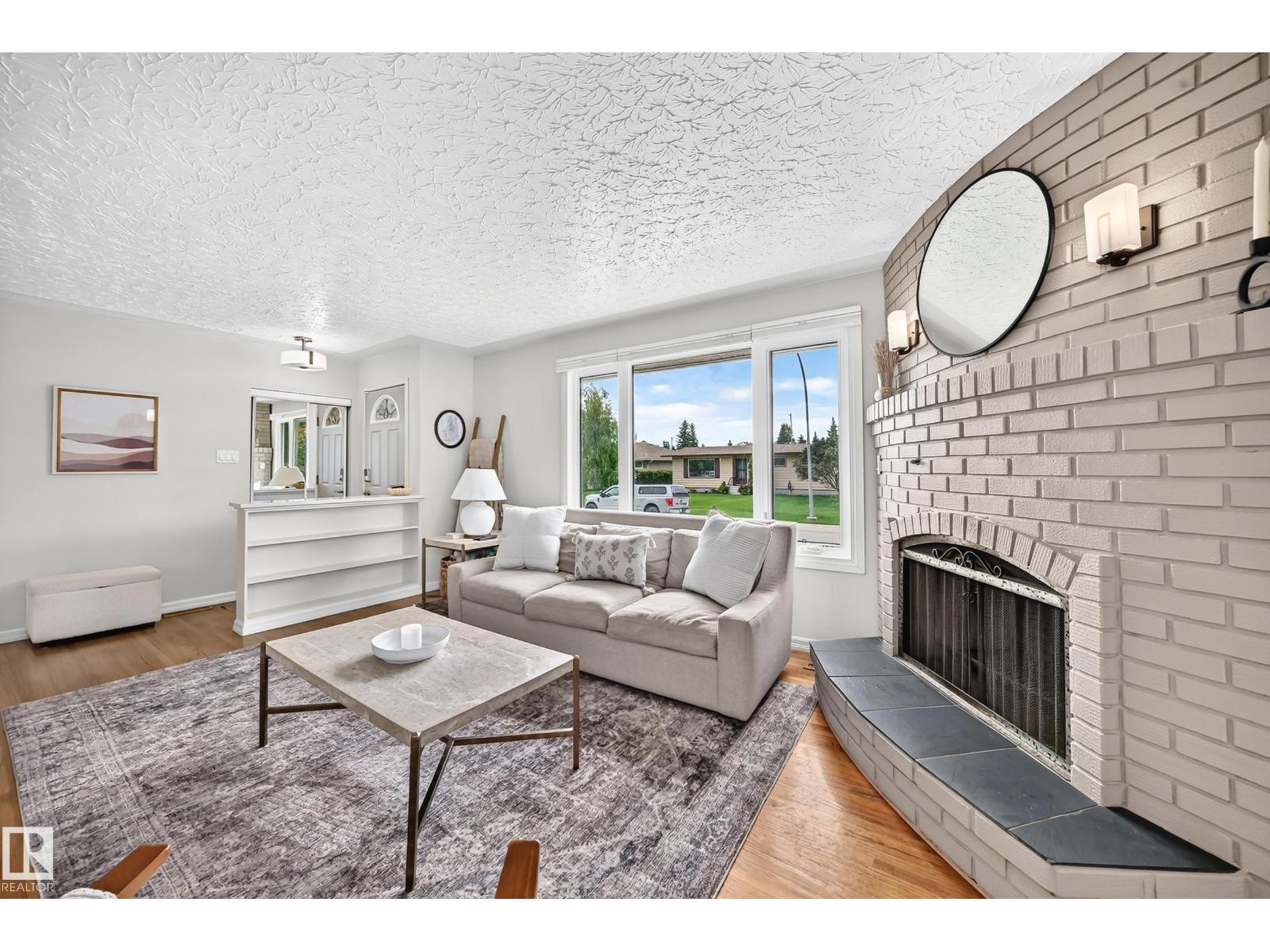 16406 87a AV NW - 16