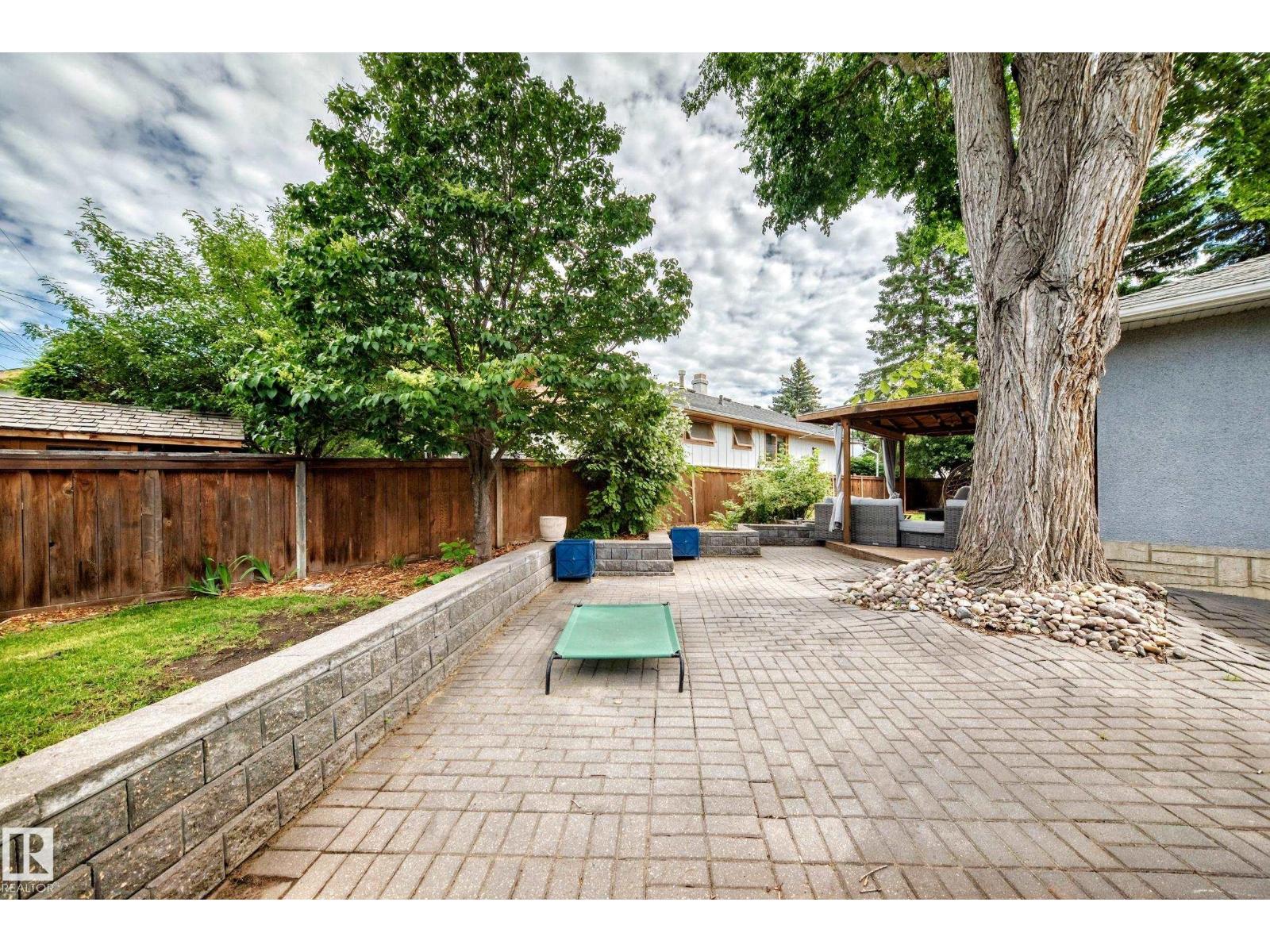 16406 87a AV NW - 53