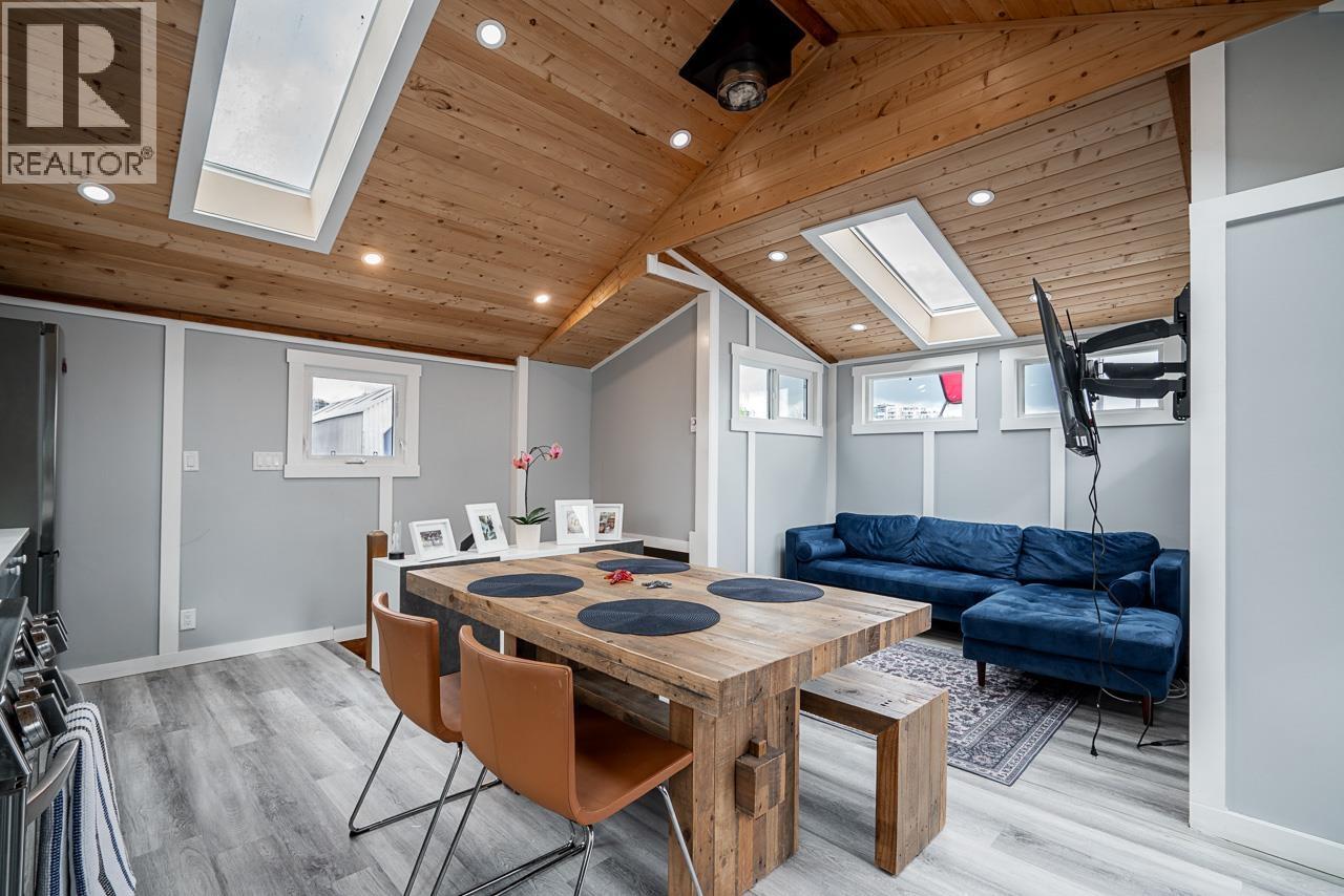 A24 415 ESPLANADE, North Vancouver — photo 3