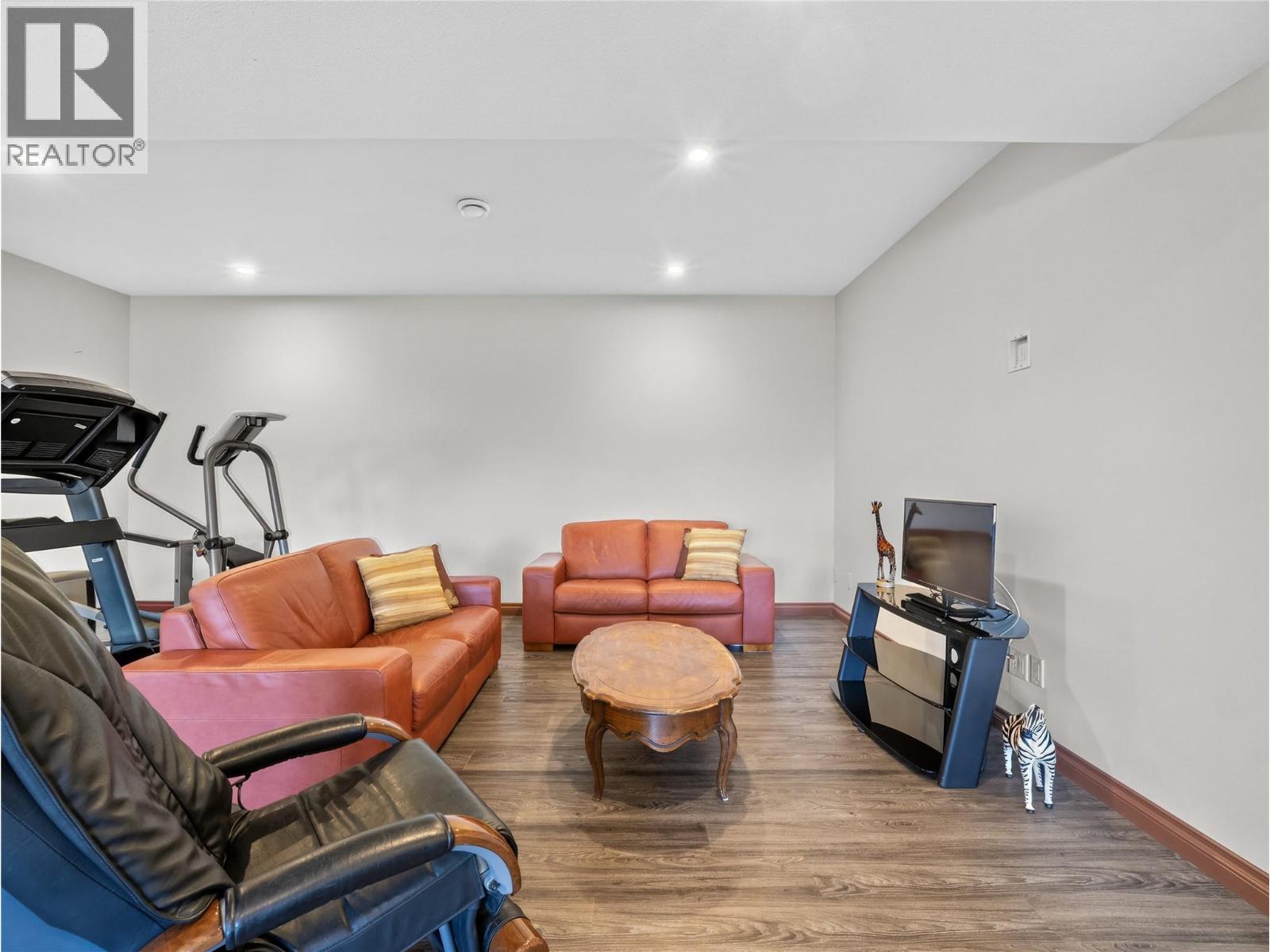 4780 56 Street NW - 48