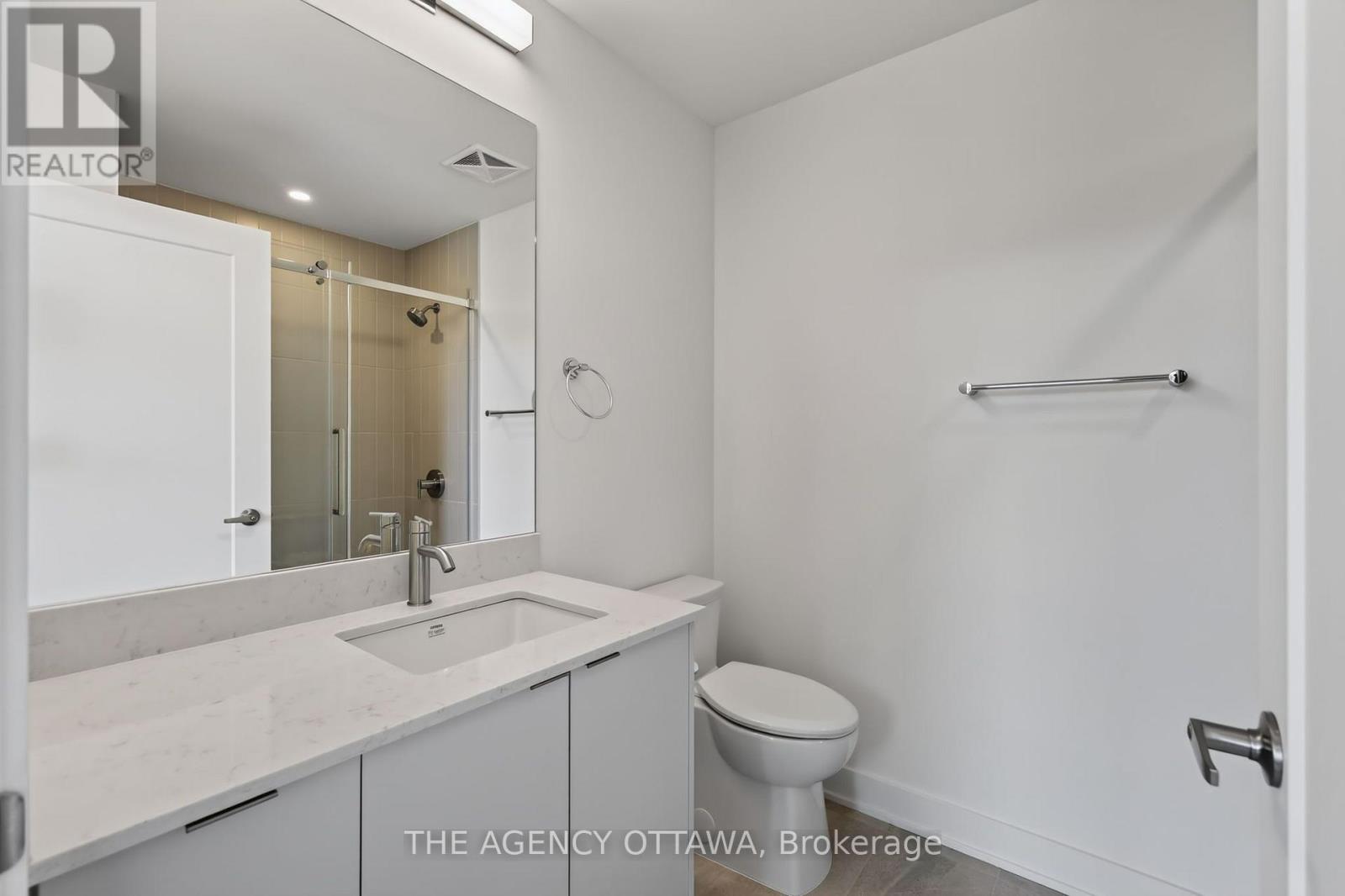 #204 3085 RIVERSIDE DRIVE - 14